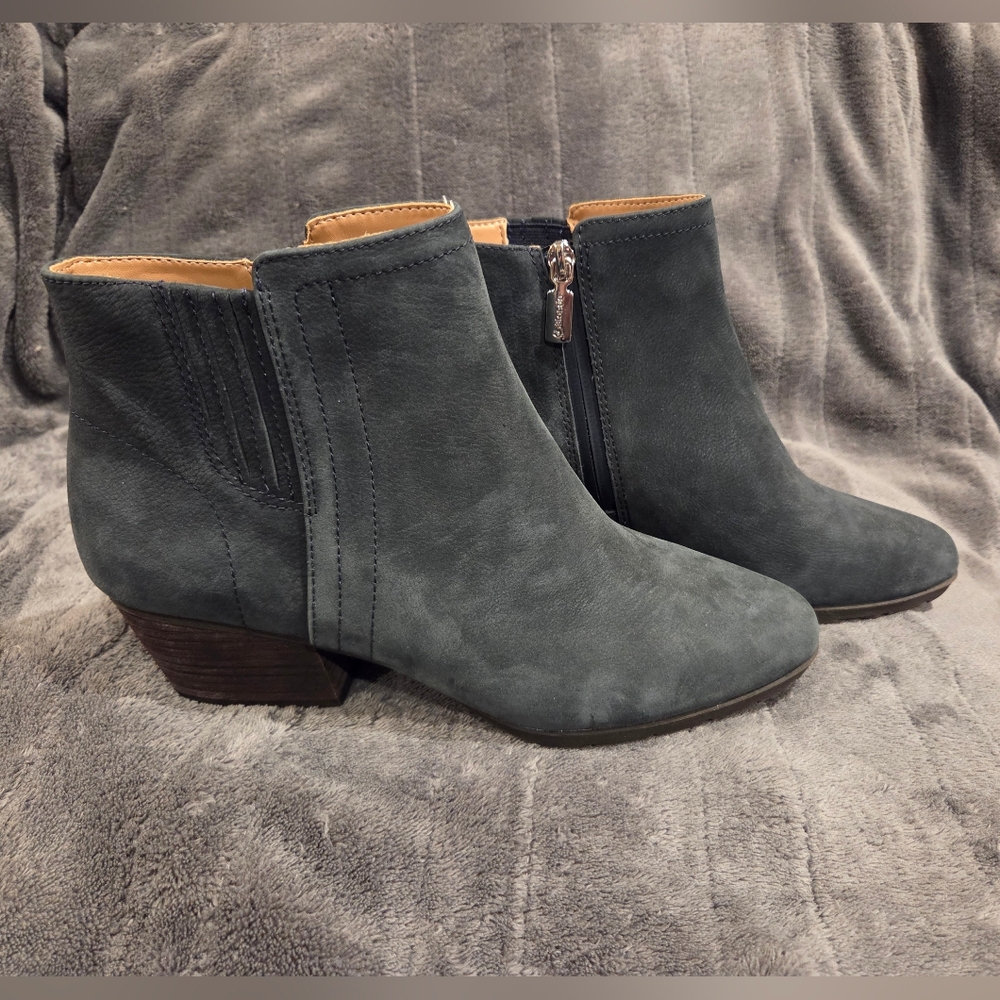 Blondo Waterproof Navy Ankle Boots NWT